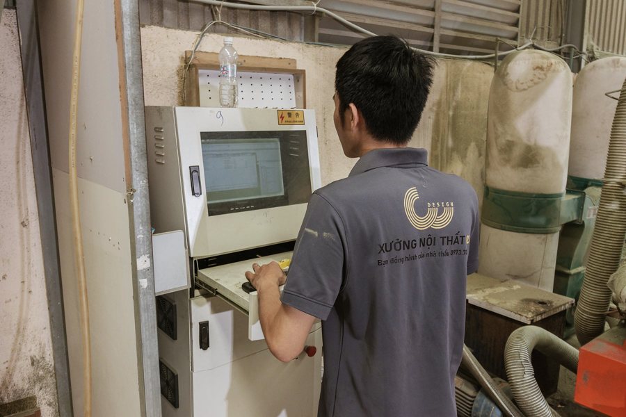 Máy CNC cắt ván tại xưởng GU